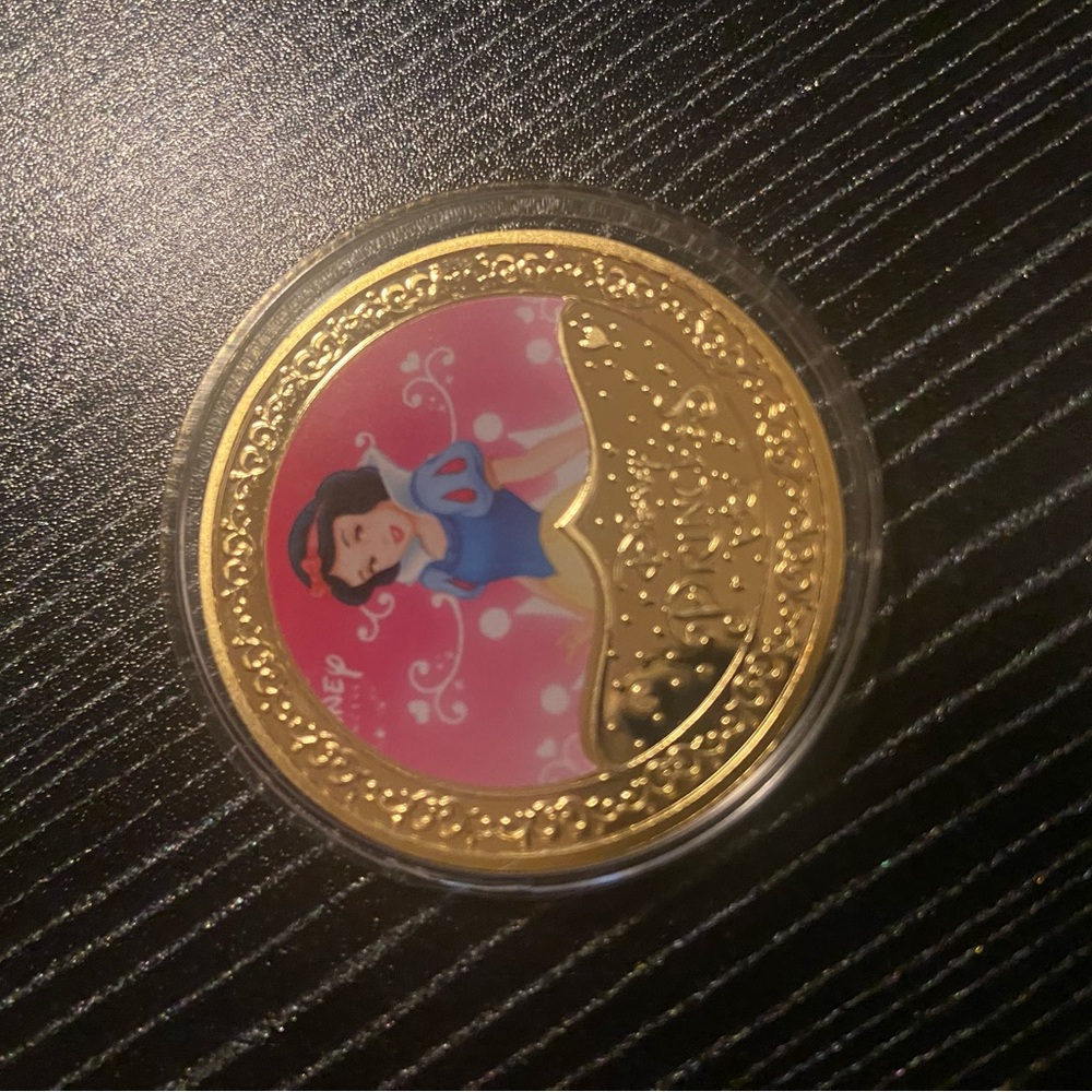Disney Gold Commemorative Coin - Picture 7 of 8